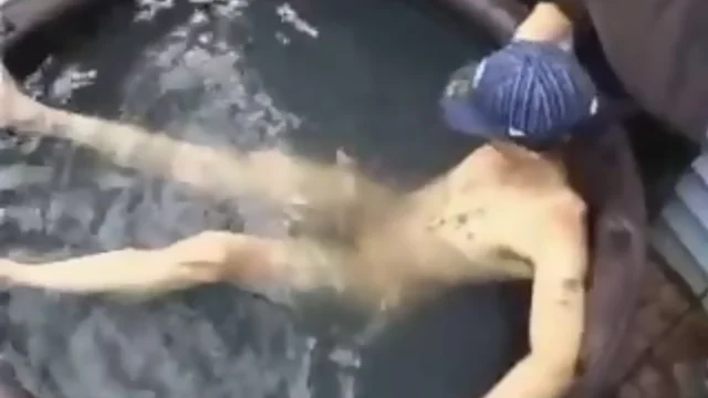 2 coalblack guys having sex in hot tub