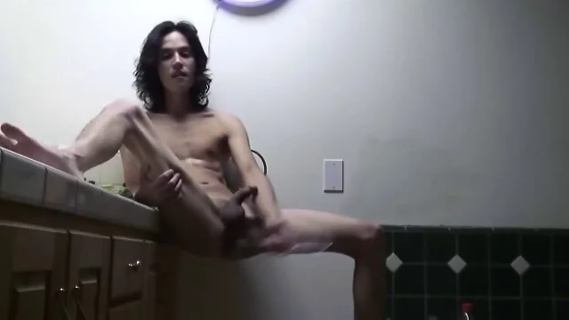 Longhaired selffuck with very long toy