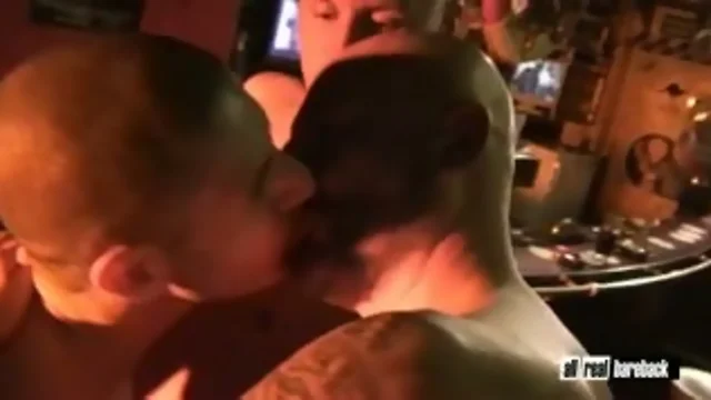 Raw 3some in underground sexclub