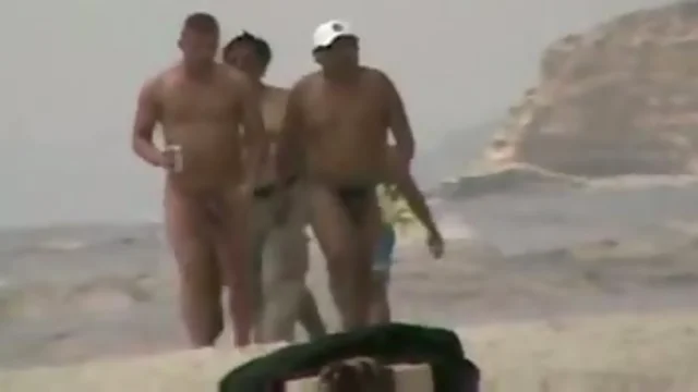 nice wht gay cpl pick-up titanic blk dude at naked beach