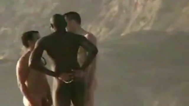 nice wht gay cpl pick-up titanic blk dude at naked beach