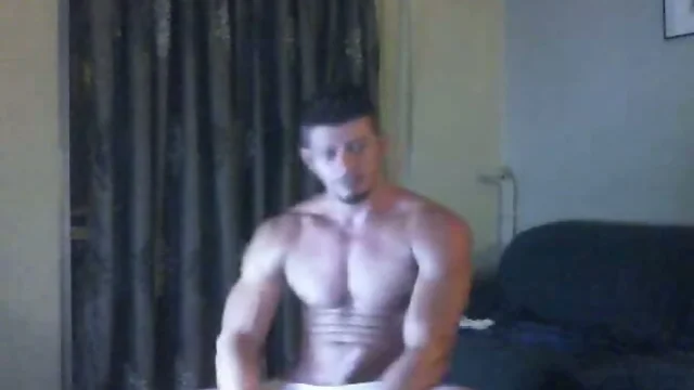 Sexy Muscled Guy live cam show