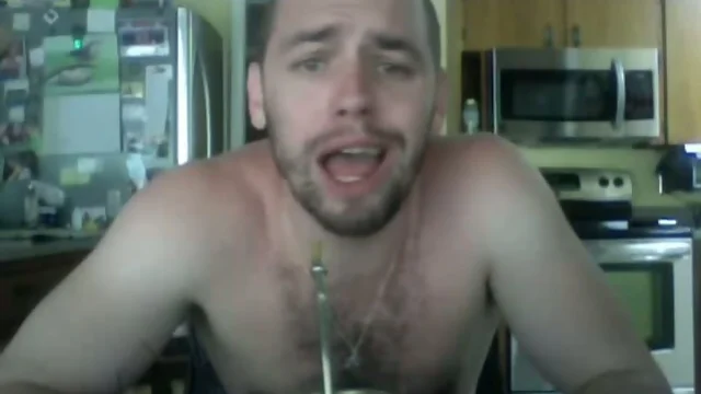 Young Sexy Bear Naked Singing