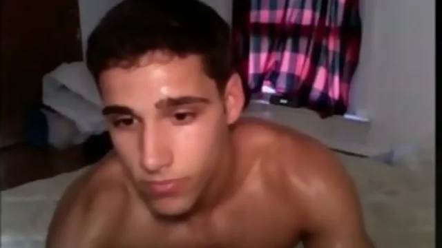 Amateurish strong guy jerks off in bed