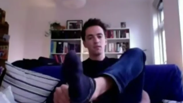 chatroulette straight male feet - pretty straight guy