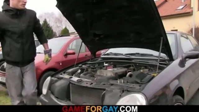 Smart athletic guy seduces car mechanic