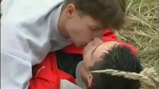 Gay oral junkie makes his mate bust a nut outdoors
