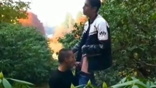 Nasty teens hide in bush and face-fuck each other