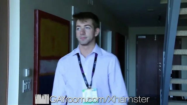 GayRoom Hot guy comes back home for a good fuck