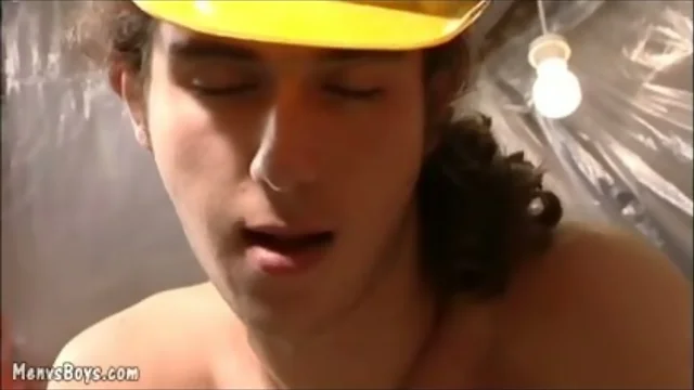 Steamy Aged+Teenage gay sex at a construction site