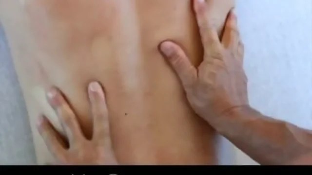 ManRoyale - Bodybuilder`s massage makes boy seed