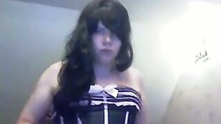 Fat teenage CROSS DRESSER jacking off and goes up