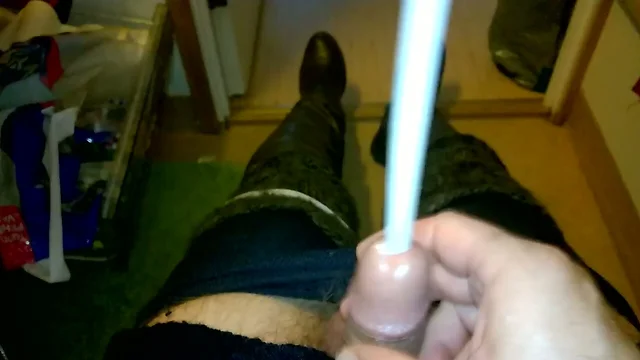 Knitting needle insertion with cum
