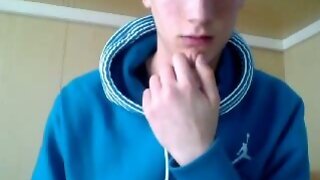 18yo Italian Str8 Teenager Shows His Amazing Bum On Cam