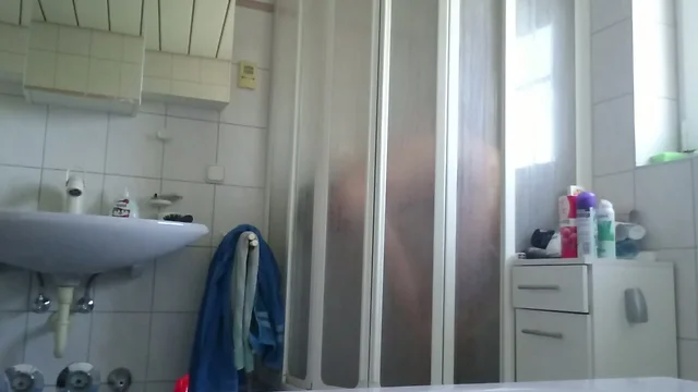 Markus Pelz beim Wichsen - rasieren - Duschen