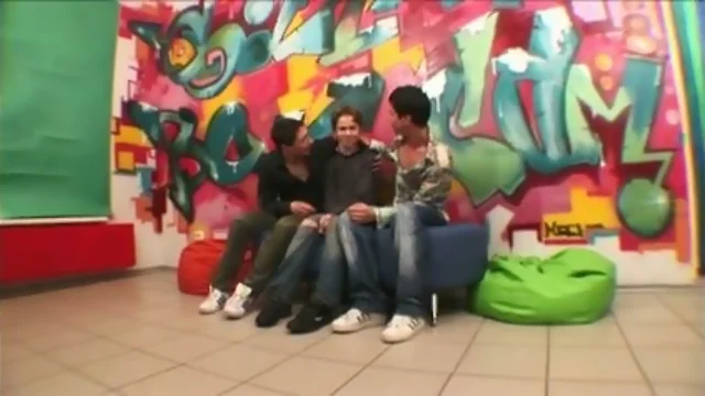 Russian bottom guy banged by two guys