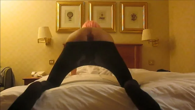 Crossdresser has anal fun at the hotel
