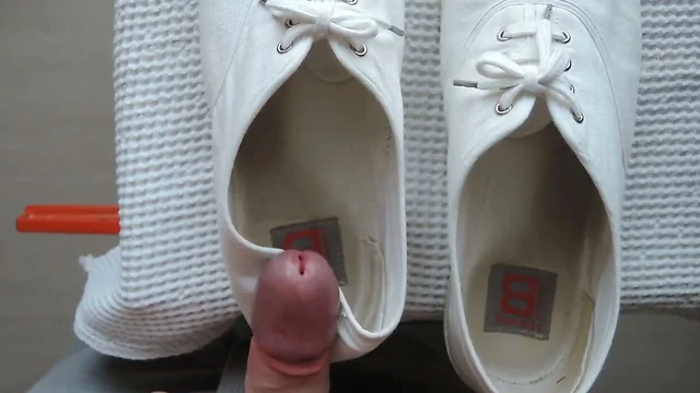 Sensual Sneaker Fucking: Well-Worn & Smelly Bensimon