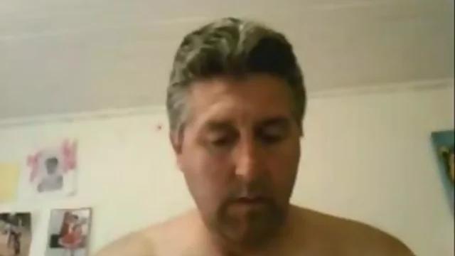 Papa hot mostrando en la webcam