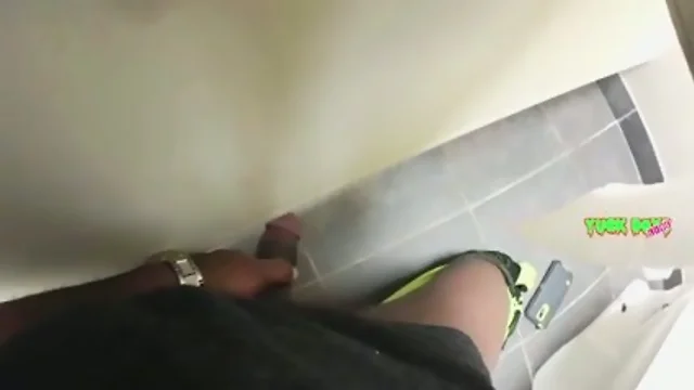 White Dude 4 BBC In A Public Washroom Stall - Yuckboys.com