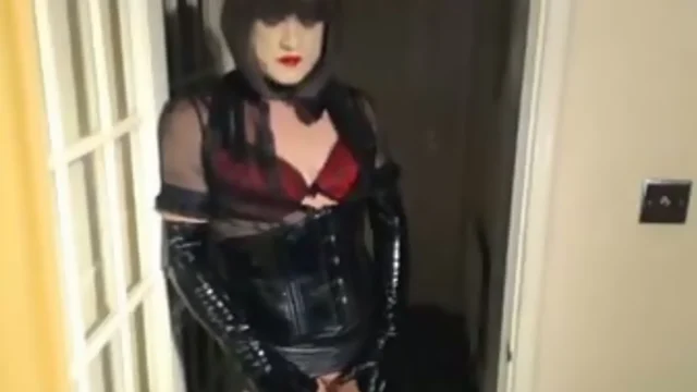 submissive crossdresser slut ready to smoke and jizz for you