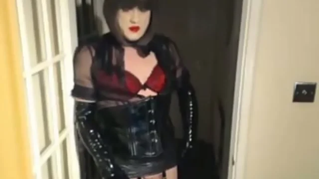 submissive crossdresser slut ready to smoke and jizz for you