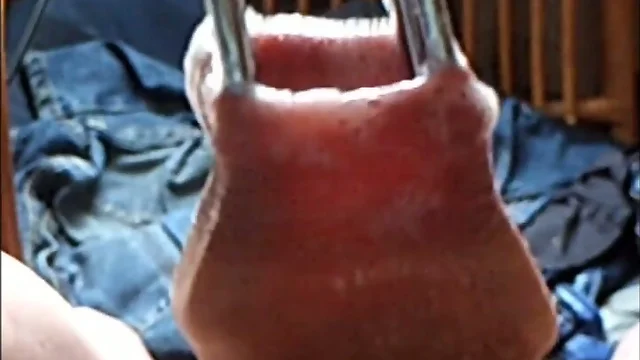 Foreskin video with three cumshots in one minute !