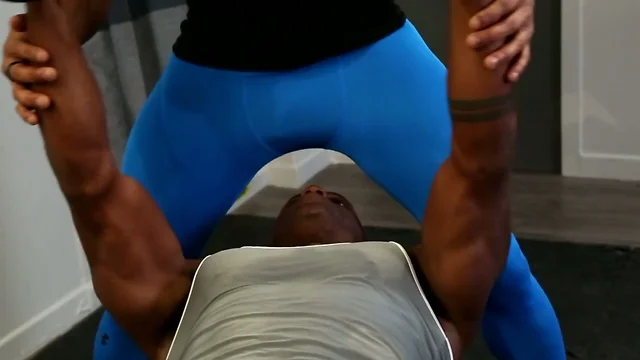 NextDoorEbony Cum On Gym Buddies