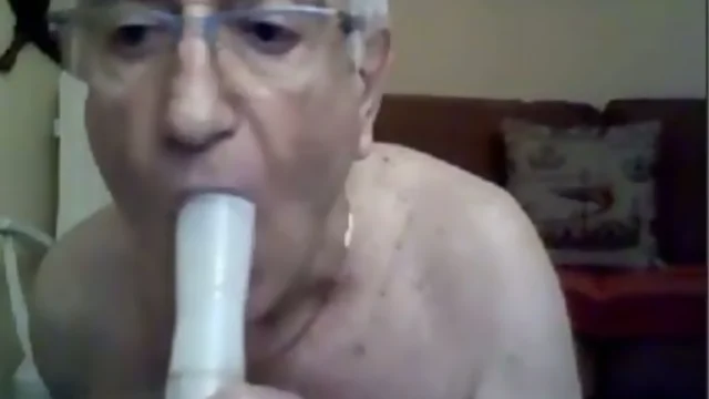 papa play with a dildo on cam