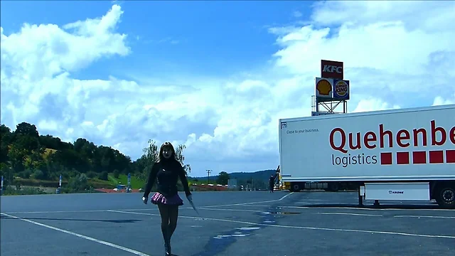 Rubberwhore Monique - Als Gumminutte an der Autobahn