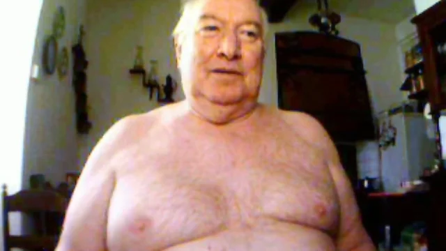 Hot Grandpa On Cam: Showing Off His Skills for an Unforgettable Experience
