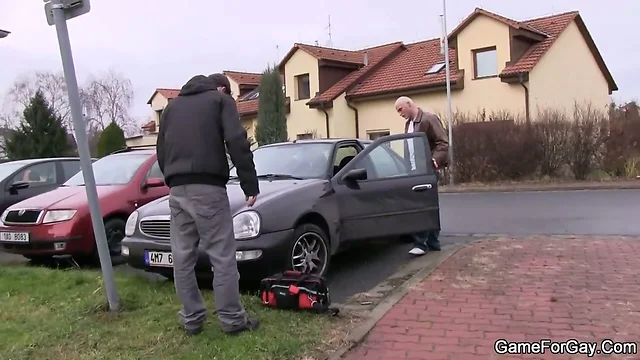 Big man seduces and fucks car-repairs hetero guy