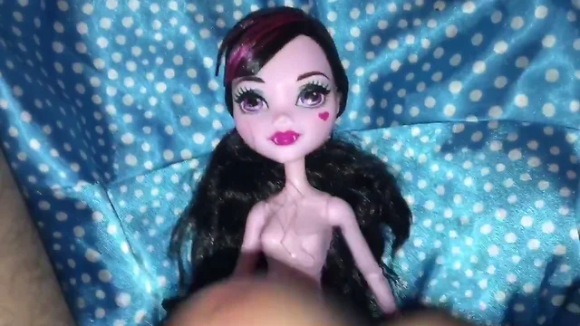 Monster High Draculara Doll Gets Drowned