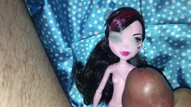 Monster High Draculara Doll Gets Drowned