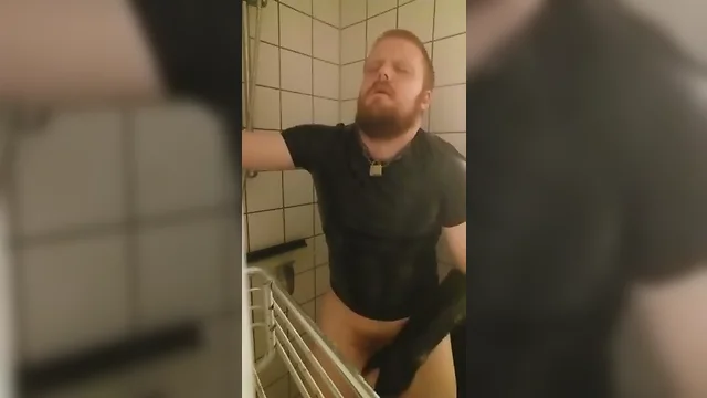 Danish Guy - Rubbercub wanking in shower