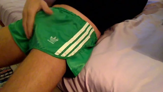 Wanking in Green and Black: The Perfect Combo!