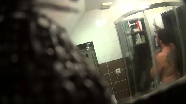 hidden cam essai douche camera cachee en hauteur douche