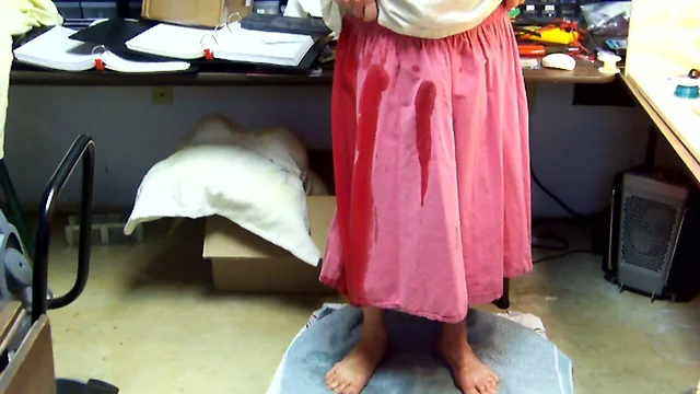 Pee in Pink Skirt #1 - Video 119