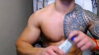 Gorgeous Muscle Boy Cums On Cam