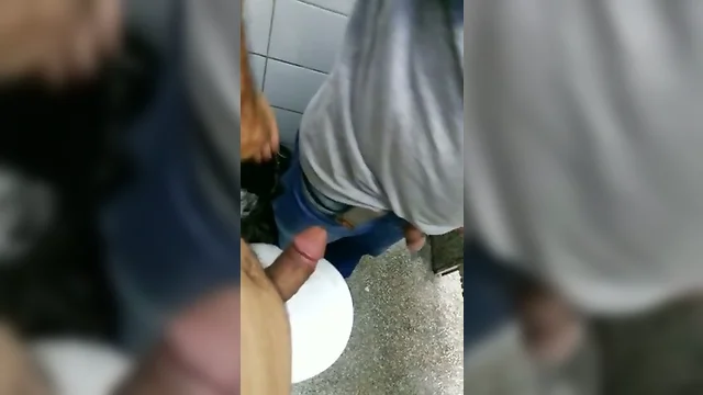 Amateur Suck in Bathroom