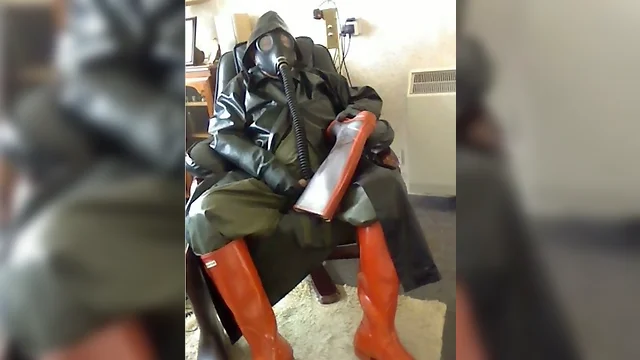 A Nice Wank in Red Hunter Wellies and Green Rubber Gear
