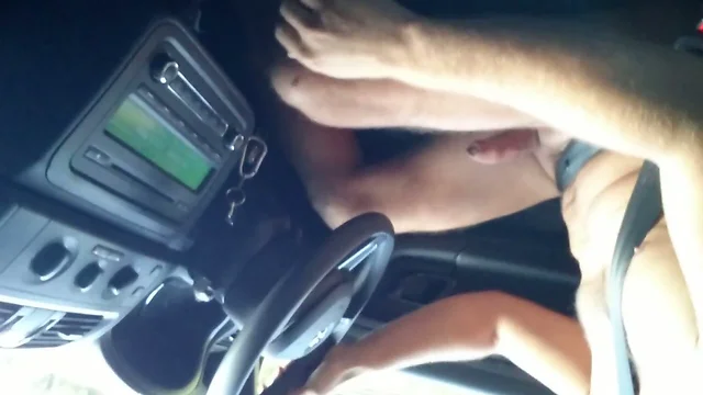 Nackt im Auto unterwegs Flash dick