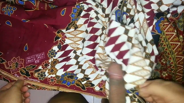 again fuck,cum  Aunty's lungi Textil Motif Batik AYU 526