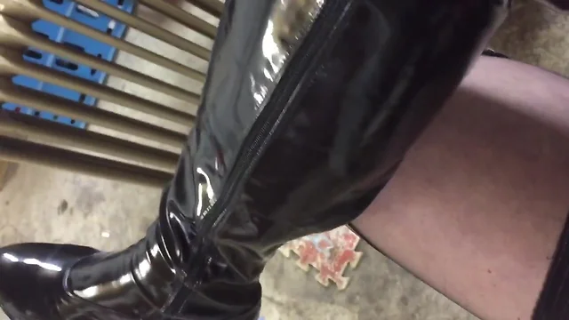 long boots masturbates