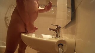 Bathroom Wanking - Wichsen im Badezimmer