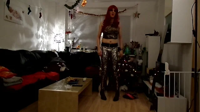 sandralein33 Redhead dancing in Leopard Outfit
