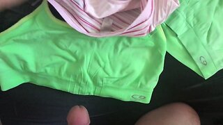Work out with sports bras cum inside