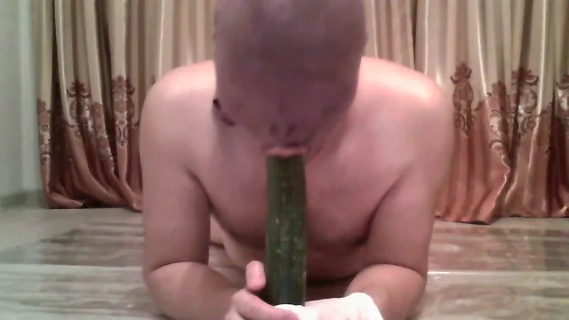 sucking cucumber 5