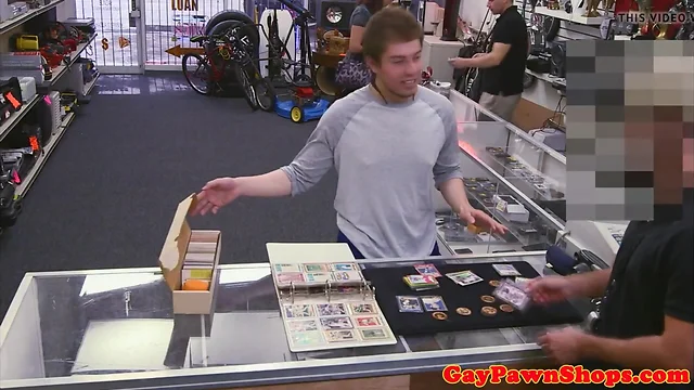 Desperate strighty cock sucked by pawn broker