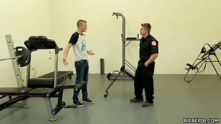 Twink gays fucking in the gym